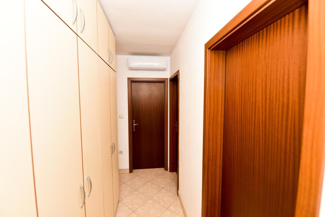 Apartment Nelly- Self Check-In Zadar Exteriör bild