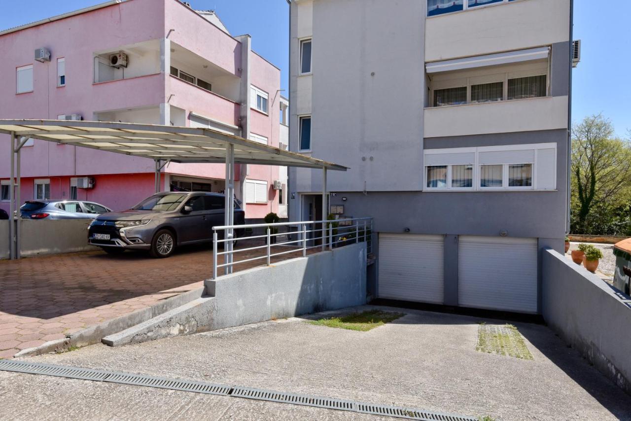 Apartment Nelly- Self Check-In Zadar Exteriör bild